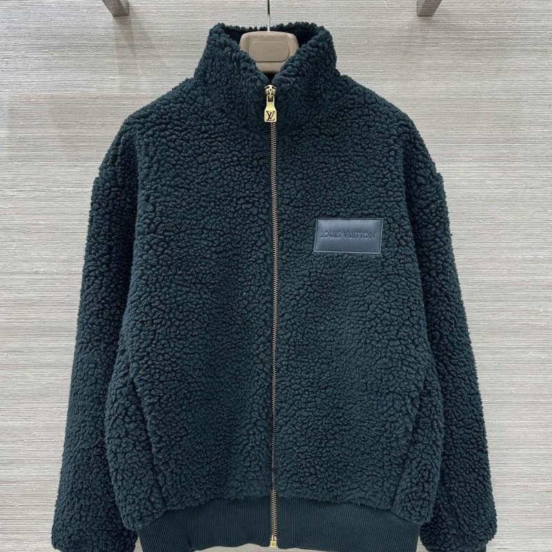 l0vis Vvtt0n outwear